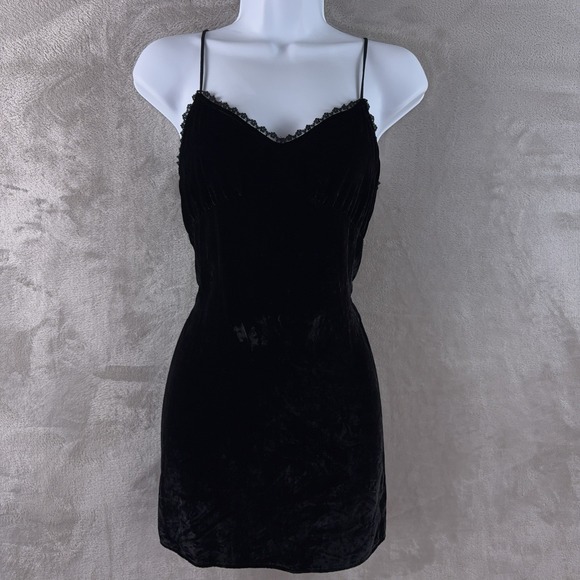 Reformation Dresses & Skirts - Reformation Laine Velvet Dress Womens Size XS Black‎ Sweetheart Neck Mini